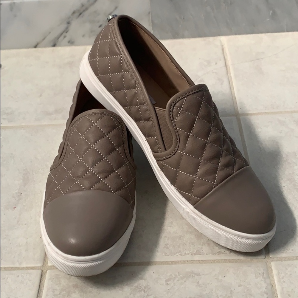 Steve Madden taupe slip on shoes 8 womens